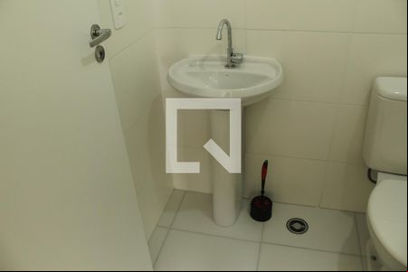 Banheiro de apartamento para alugar com 1 quarto, 27m² em Jardim Itacolomi, São Paulo