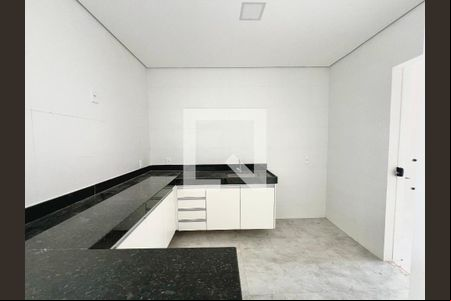 Cozinha de casa à venda com 3 quartos, 130m² em Nacional, Contagem