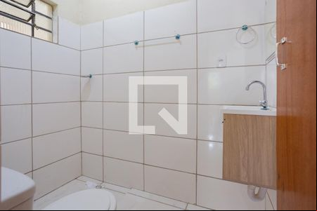 Banheiro de kitnet/studio para alugar com 1 quarto, 34m² em Havaí, Belo Horizonte