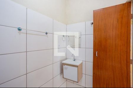 Banheiro de kitnet/studio para alugar com 1 quarto, 34m² em Havaí, Belo Horizonte