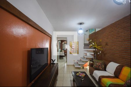 Sala de casa à venda com 4 quartos, 149m² em Parque Pinheiros, Taboão da Serra