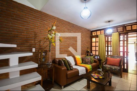 Sala de casa à venda com 4 quartos, 149m² em Parque Pinheiros, Taboão da Serra