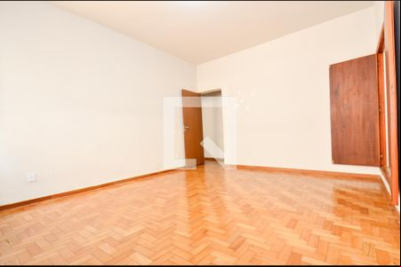 Suite de casa para alugar com 2 quartos, 304m² em Santo Antônio, Belo Horizonte