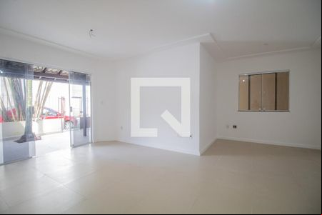 Sala  de casa de condomínio para alugar com 3 quartos, 190m² em Vargem Pequena, Rio de Janeiro
