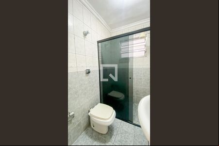 Banheiro de casa para alugar com 1 quarto, 56m² em Jardim Alzira Franco, Santo André