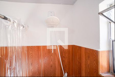 Banheiro de kitnet/studio para alugar com 1 quarto, 46m² em Piratininga, Niterói