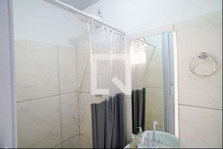 Banheiro de kitnet/studio para alugar com 1 quarto, 46m² em Piratininga, Niterói