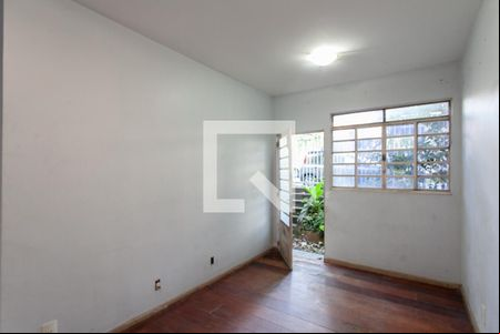 Sala de casa à venda com 2 quartos, 49m² em Primeiro de Maio, Belo Horizonte