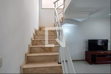 Escada de casa para alugar com 4 quartos, 190m² em Anil, Rio de Janeiro