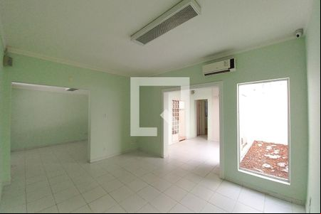 Sala de TV de casa para alugar com 4 quartos, 230m² em Jardim Leonor, Campinas