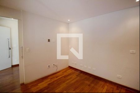 Sala de TV de casa de condomínio à venda com 4 quartos, 340m² em Vila Madalena, São Paulo
