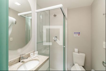Banheiro de kitnet/studio para alugar com 1 quarto, 23m² em Centro, São Paulo