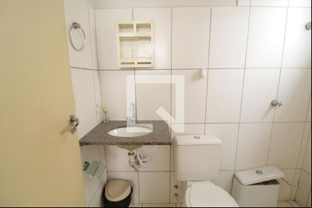 Banheiro do Quarto 1 de apartamento para alugar com 3 quartos, 54m² em Brasil, Uberlândia