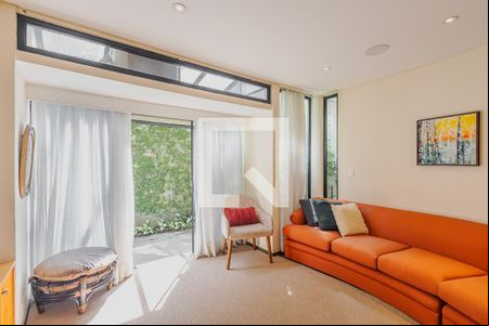 Sala de TV de casa à venda com 5 quartos, 400m² em Alto de Pinheiros, São Paulo