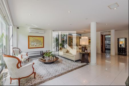 Sala de casa à venda com 5 quartos, 400m² em Alto de Pinheiros, São Paulo