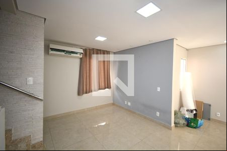 Sala de casa de condomínio à venda com 2 quartos, 90m² em Capela do Socorro, São Paulo