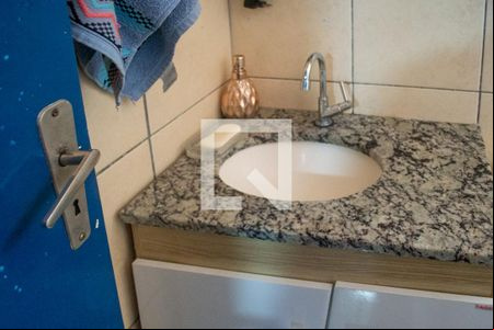 Banheiro suite  de casa à venda com 3 quartos, 120m² em Vila Nova, Porto Alegre