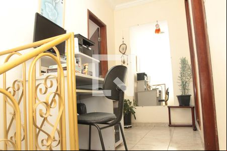 Escada de casa à venda com 2 quartos, 73m² em Floramar, Belo Horizonte