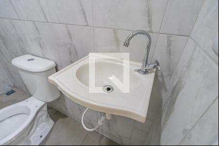 Banheiro de kitnet/studio para alugar com 1 quarto, 25m² em Parque dos Camargos, Barueri