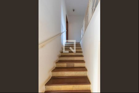 Escada da Sala de casa de condomínio à venda com 4 quartos, 400m² em Jardim Santa Marcelina, Campinas