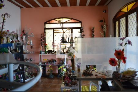 Sala de casa à venda com 3 quartos, 450m² em Centro, Contagem