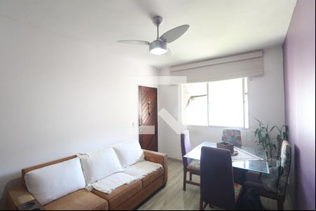 Sala de apartamento para alugar com 3 quartos, 70m² em Tribobó, São Gonçalo