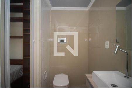 Banheiro de kitnet/studio para alugar com 1 quarto, 49m² em Jardim Europa, Porto Alegre