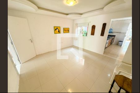 Sala de TV de casa para alugar com 3 quartos, 300m² em São João do Rio Vermelho, Florianópolis