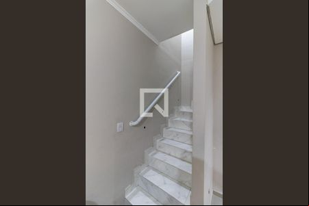 Escada de casa à venda com 3 quartos, 100m² em Jardim Santa Emilia, São Paulo