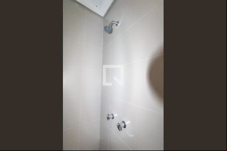 Banheiro Social de kitnet/studio para alugar com 1 quarto, 20m² em Alto da Glória, Curitiba