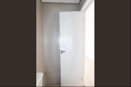 Banheiro Social de kitnet/studio para alugar com 1 quarto, 20m² em Alto da Glória, Curitiba