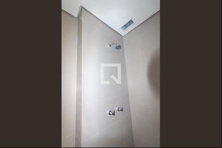 Banheiro Social de kitnet/studio para alugar com 1 quarto, 19m² em Alto da Glória, Curitiba
