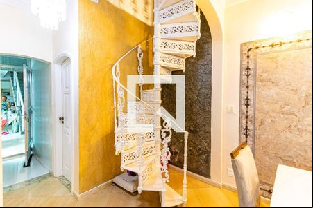 Sala  de casa à venda com 4 quartos, 470m² em Ponta Dareia, Niterói