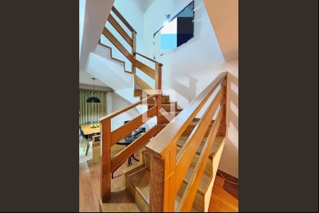 Escada de casa à venda com 3 quartos, 128m² em Buritis, Belo Horizonte