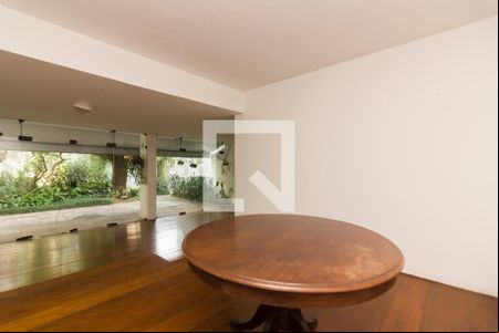 Sala de casa à venda com 5 quartos, 387m² em Alto de Pinheiros, São Paulo