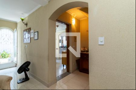 Sala de Estar de casa à venda com 5 quartos, 200m² em Conjunto Residencial Santa Terezinha, São Paulo