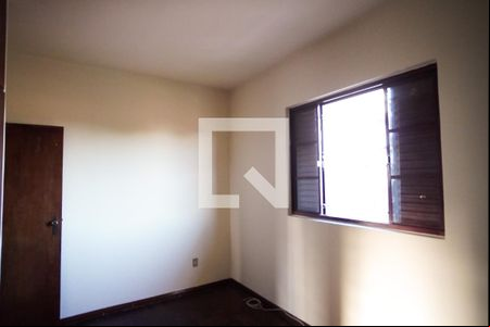 Quarto 1 de casa para alugar com 2 quartos, 80m² em Jardim Leblon, Belo Horizonte