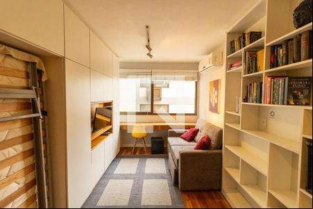 Sala/Quarto de kitnet/studio à venda com 1 quarto, 45m² em Centro Histórico, Porto Alegre