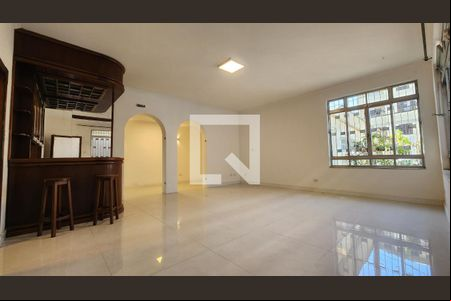 Sala de casa para alugar com 5 quartos, 350m² em Aparecida, Santos