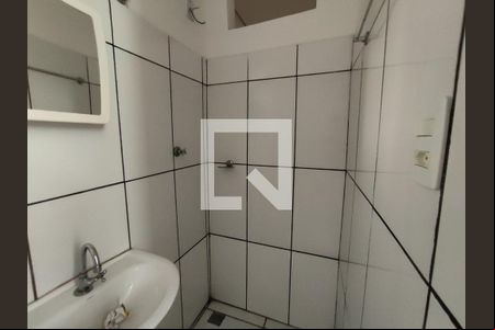 Banheiro de casa para alugar com 1 quarto, 30m² em Pedra Azul, Contagem