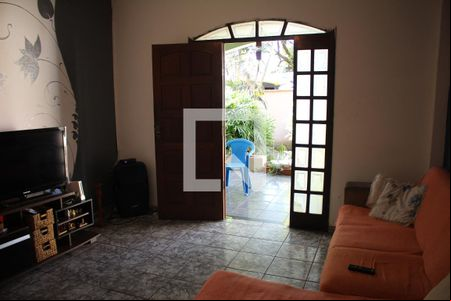 Sala de casa para alugar com 3 quartos, 200m² em Santa Helena, Contagem
