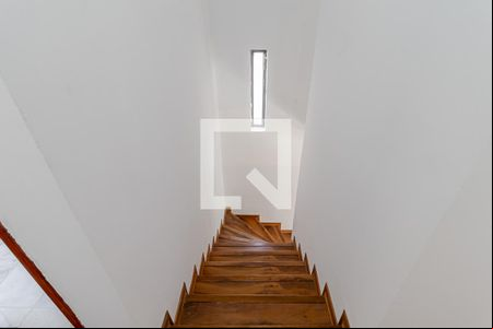 Escadas de casa à venda com 3 quartos, 140m² em Jardim Santa Emília, São Paulo