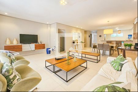 Sala de casa de condomínio para alugar com 4 quartos, 330m² em Jardim Três Marias, Guarujá