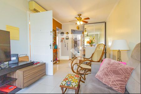 Sala de casa de condomínio à venda com 4 quartos, 98m² em Harmonia, Canoas