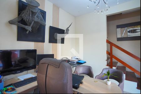 Escritório de casa para alugar com 5 quartos, 329m² em Sarandi, Porto Alegre