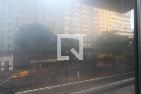Vista da janela de apartamento para alugar com 1 quarto, 32m² em Santa Ifigênia, São Paulo