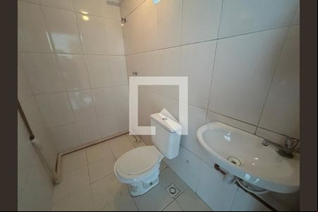 Banheiro de kitnet/studio para alugar com 1 quarto, 20m² em Madureira, Rio de Janeiro