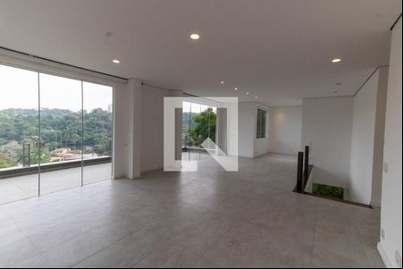 Sala de casa de condomínio para alugar com 5 quartos, 250m² em Vila Progresso, Niterói
