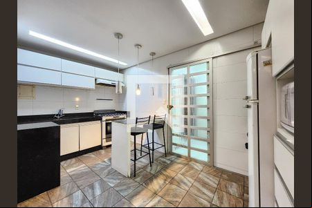 Cozinha de apartamento para alugar com 3 quartos, 110m² em Funcionários, Belo Horizonte
