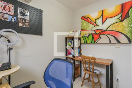 Quarto 2 de casa à venda com 3 quartos, 80m² em Jardim Itu, Porto Alegre